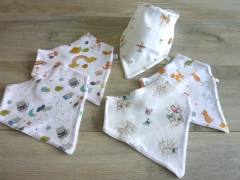 Babero bandana estampado