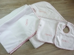 Set toallón + babero + babita + manta "Ositos" rosa - comprar online