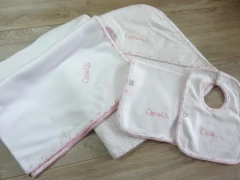 Set toallón + babero + babita + manta "Ositos" rosa - comprar online