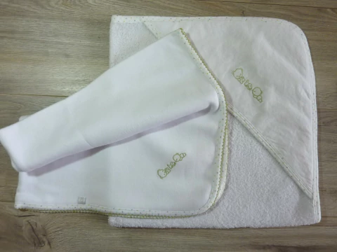 Set toallón + manta "Ositos" verde