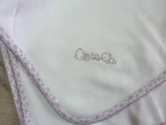 Set babero + babita + manta "Ositos" lila en internet