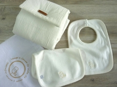 Pack Cambiador + Babero + babita Corazón - comprar online