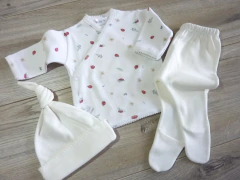 Imagen de Ajuar básico estampado vaquitas crudo