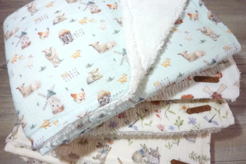 Manta de gasa estampada con corderito - comprar online