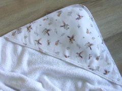 Toallón con capucha estampada - comprar online