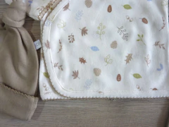 Ajuar básico estampado hojitas vison en internet