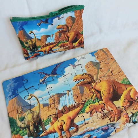 ROMPECABEZAS con cartuchera DINOS 1