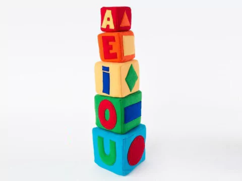 CUBOS APILABLES X 5 VOCALES Y FORMAS