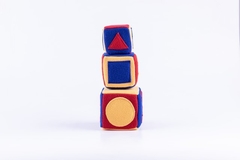 CUBOS APILABLES X 3 NUMEROS Y FORMAS - comprar online