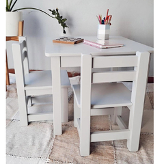 MESA cuadrada + 2 sillas