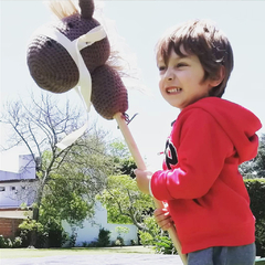 CABALLO CON PALO
