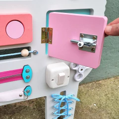 TABLERO SENSORIAL DE PARED LLAMA en internet