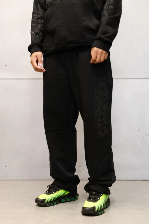 Calça Moletom Manuscript Puff - Preta - comprar online