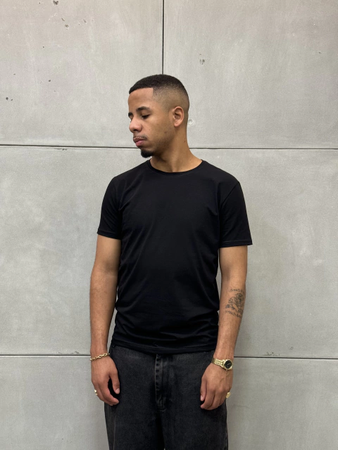 Camiseta Basic Slim - Preta