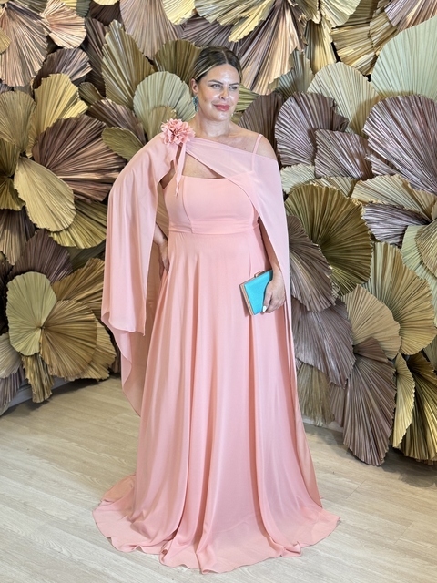 Vestido de Festa Longo com Capa Plus Size Núbia Peach Fuzz/ Coral