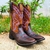 Bota Texana feminina Moiadeiros na cor marrom com detalhes em champagne e bordados coloridos.