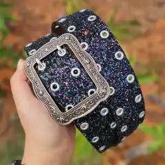 Cinto Paul Western Muladeiro com glitter, apresentando fivela prateada e detalhes brilhantes.