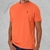 Camiseta masculina laranja Thankfield com logo discreto preta, modelo básico e confortável.