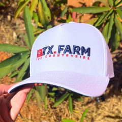 Boné branco Texas Farm New Texas com bordado azul e vermelho