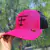Boné feminino rosa da Texas Farm com logo em destaque e aba preta.