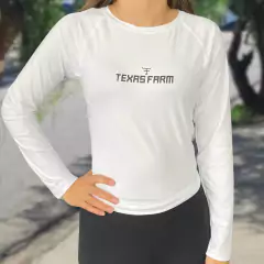 Camiseta UV50+ térmica feminina branca da marca Texas Farm, com estampa frontal em destaque.