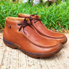 Tênis Destroyer Goyazes na cor marrom caramelo, com design elegante e detalhes em couro.