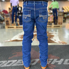 Calça masculina Rodeo Farm While Premium na cor azul, vista traseira, destacando os bolsos e costuras.