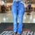 Calça jeans feminina Tassa Ref.4630, modelo de cintura alta, com lavagem clara e ajuste perfeito.