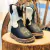 Bota Texana Moiadeiros Baby na cor preta com detalhes em pelo, ideal para crianças.