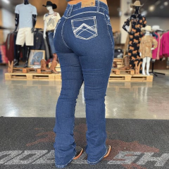 Calça jeans feminina Best Rodeio Ref.F539, vista traseira, com bolsos bordados em destaque, exposta em loja de moda country feminina.