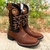 Bota Masculina Texas Rodeo Laranja com detalhes em couro marrom e preto, ideal para o estilo cowboy.
