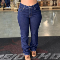 Calça jeans feminina rodeio way stoned, com lavagem escura e ajuste perfeito, vista em ambiente comercial.
