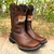Bota Texana Moiadeiros Crazy Tabaco, modelo Ref.10925, em couro marrom com detalhes em laranja.