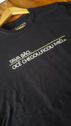 Camiseta unissex TAVA BÃO, OCÊ CHEGOU, FICOU MIÔ | cor Preta - comprar online