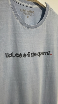 Camiseta unissex UAI, CÊ É FI DE QUEM? | Cor azul claro - UAILAND