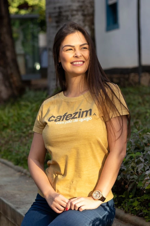 Baby look CAFEZIM COM PÃO DE QUEIJO | Cor Caramelo - comprar online