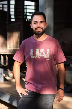 Camiseta unissex UAI EXPRESSÕES | Cor bordô - comprar online