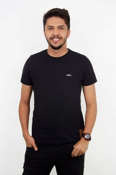 Camiseta unissex UAI - alto relevo| cor Preta - - comprar online