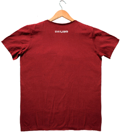 Camiseta unissex CAFEZIM COM PÃO DE QUEIJO | cor vinho - UAILAND