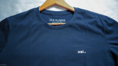 Camiseta unissex UAI - alto relevo| cor Azul Marinho- - comprar online
