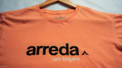 Camiseta unissex ARREDA UM TIQUIM | cor Laranja