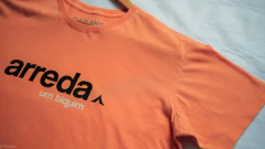 Camiseta unissex ARREDA UM TIQUIM | cor Laranja na internet