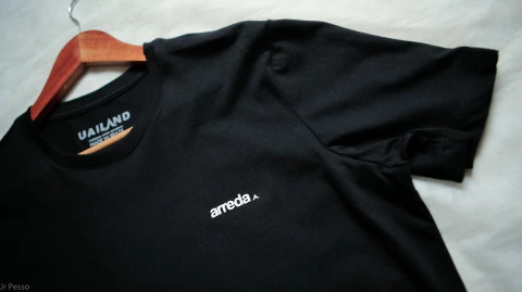 Camiseta unissex ARREDA - alto relevo| cor Preta - - comprar online