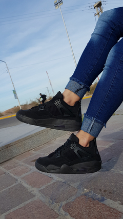 Zapatillas JORDAN RETRO 4 negro en internet