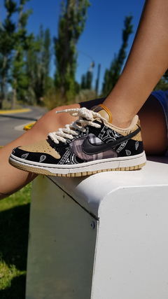 Imagen de DUNK TRAVIS SCOTT negro