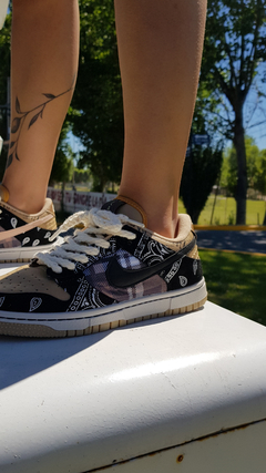 DUNK TRAVIS SCOTT negro