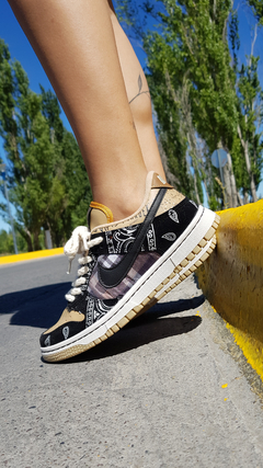 DUNK TRAVIS SCOTT negro - tienda online