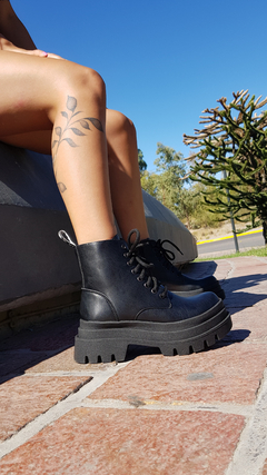 Borcegos PRAGA negro - comprar online