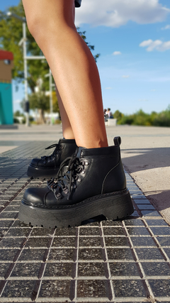 Borcegos SOLE negro - comprar online
