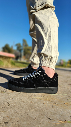 AIR FORCE GAMUZA FULL negro - comprar online